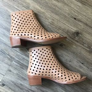 Loeffler Randall open toe beach booties size 6.5.